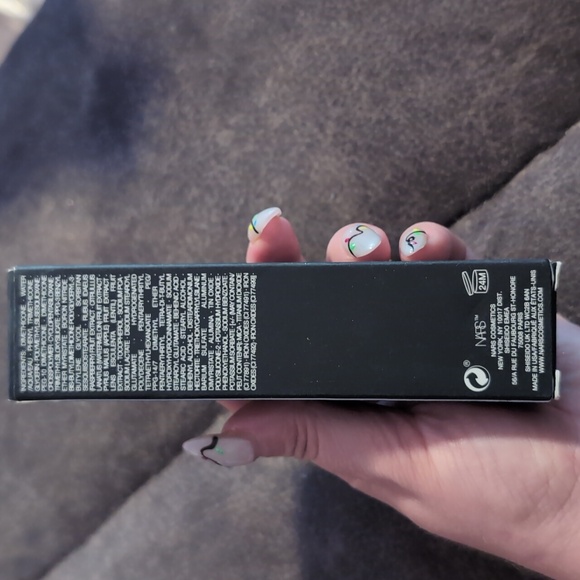 NARS Natural Radiant Longwear Foundation in the Shade Light 3 Gobi - Picture 5 of 7